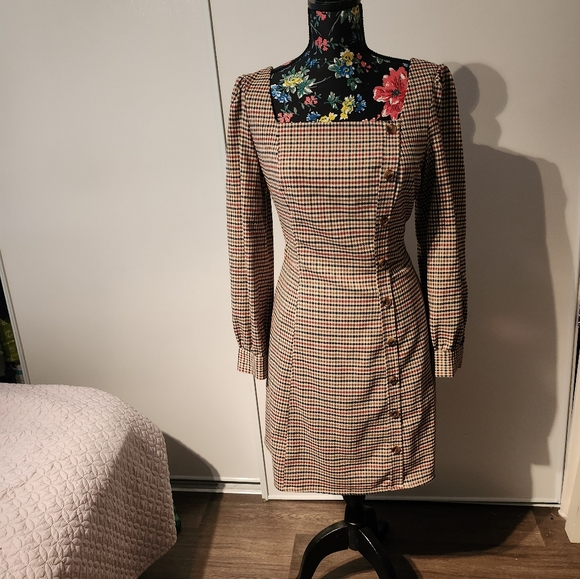 Dress - Picture 4 of 9